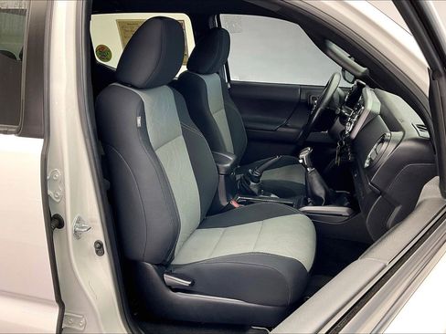 Used 2022 Toyota Tacoma TRD Off-Road image 6