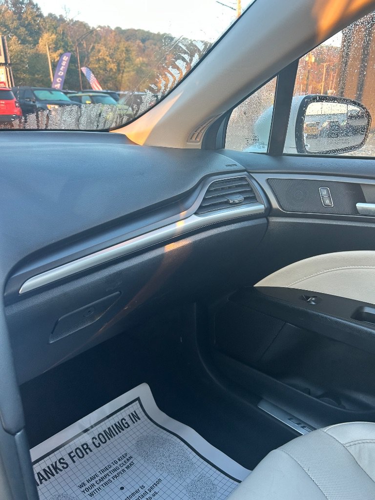 Used 2018 Ford Fusion Titanium FWD image 14