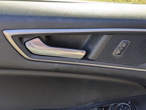 Used 2021 Ford Edge SEL w/ Convenience Package image 12