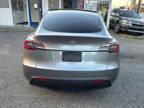 Used 2024 Tesla Model Y Long Range AWD/4WD image 6