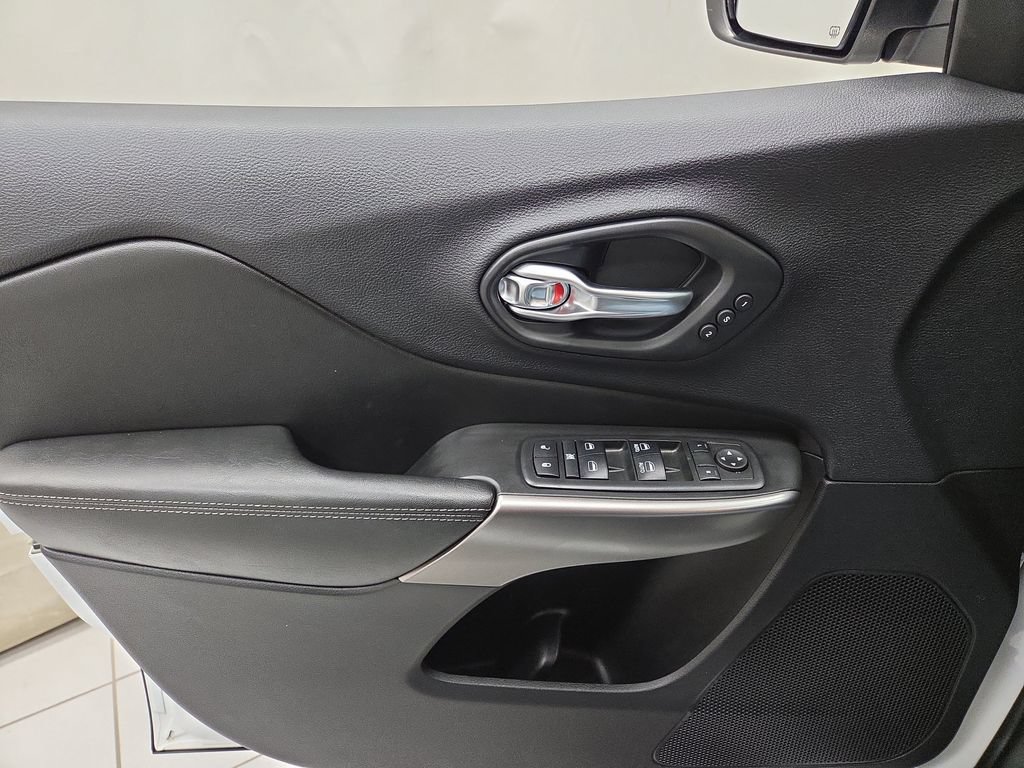 Used 2019 Jeep Cherokee Limited AWD/4WD image 22