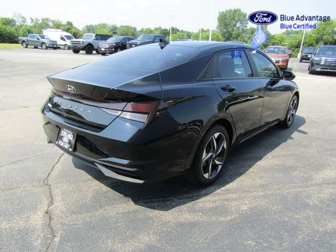 Used 2023 Hyundai Elantra SEL w/ Convenience Package FWD image 9