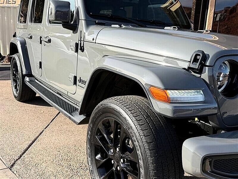 Used 2023 Jeep Wrangler Unlimited Sahara AWD/4WD image 21