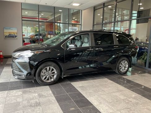 Certified 2025 Toyota Sienna XLE w/ XLE Plus Package AWD/4WD image 3