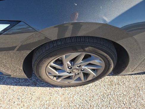 Used 2024 Hyundai Elantra SEL FWD image 6