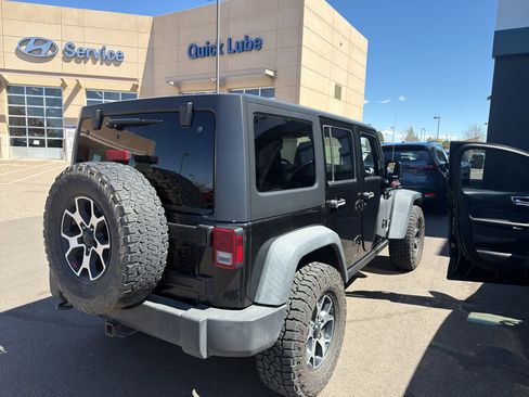 Used 2015 Jeep Wrangler Unlimited Rubicon w/ Connectivity Group image 7