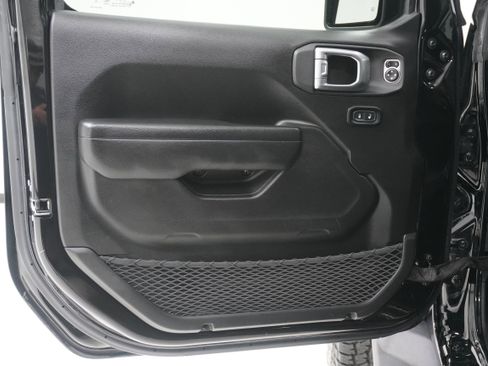 Used 2023 Jeep Gladiator Sport image 16