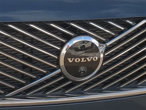 New 2026 Volvo XC90 B5 Plus w/ Protection Package Premier image 11