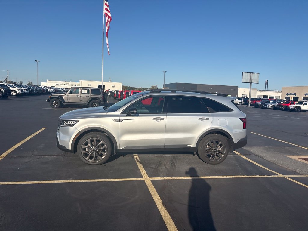 Used 2021 Kia Sorento EX w/ EX AWD X-Line Package image 3