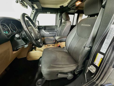 Used 2018 Jeep Wrangler Unlimited Sahara w/ Connectivity Group AWD/4WD image 17