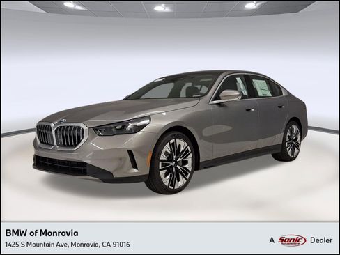 New 2026 BMW 530i w/ Convenience Package image 1