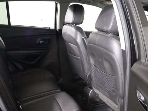 Used 2020 Chevrolet Trax LT w/ LT Convenience Package image 24