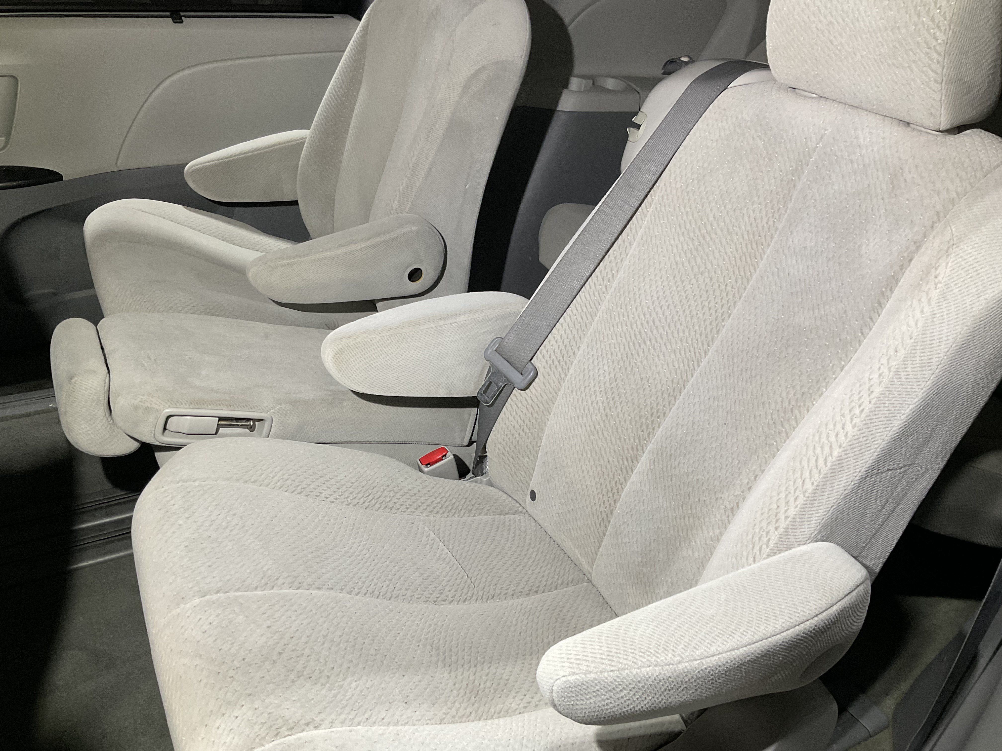 Used 2012 Toyota Sienna LE w/ Towing Pkg FWD image 35