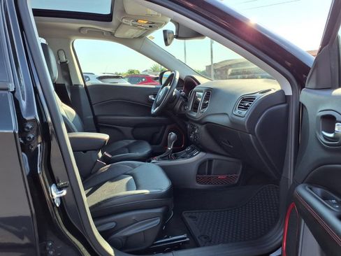 Used 2018 Jeep Compass Trailhawk w/ Leather Interior Group AWD/4WD image 25