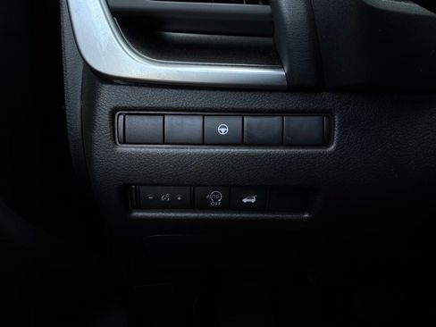 Used 2025 Nissan Rogue SV FWD image 22
