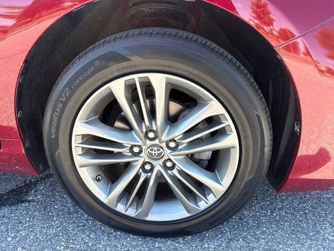 Used 2015 Toyota Camry SE w/ Moonroof Package FWD image 31
