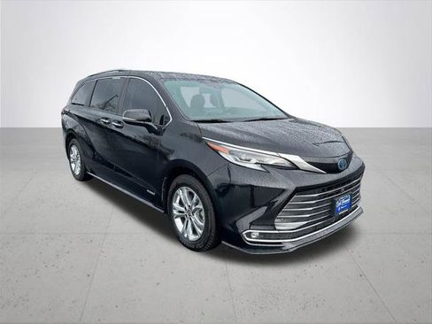 Certified 2021 Toyota Sienna Platinum image 6