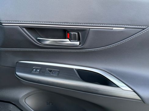 Used 2021 Toyota Venza Limited image 21