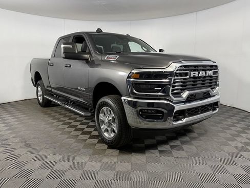 Used 2025 RAM 2500 Big Horn AWD/4WD image 3