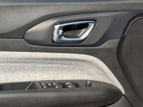 New 2026 Jeep Compass Latitude image 11