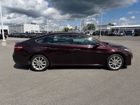 Used 2013 Toyota Avalon Limited w/ Technology Pkg FWD image 9