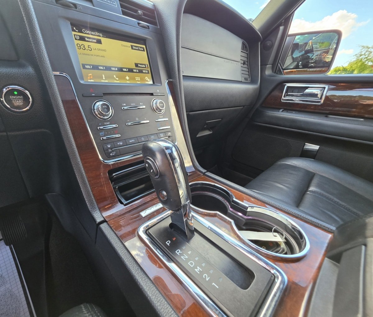 Used 2016 Lincoln Navigator Select RWD image 10