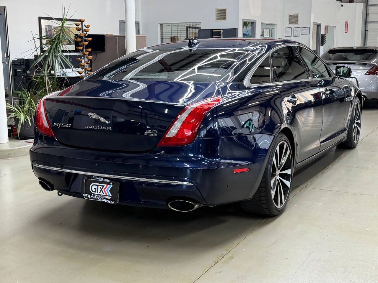 Used 2019 Jaguar XJ L Portfolio AWD/4WD image 2