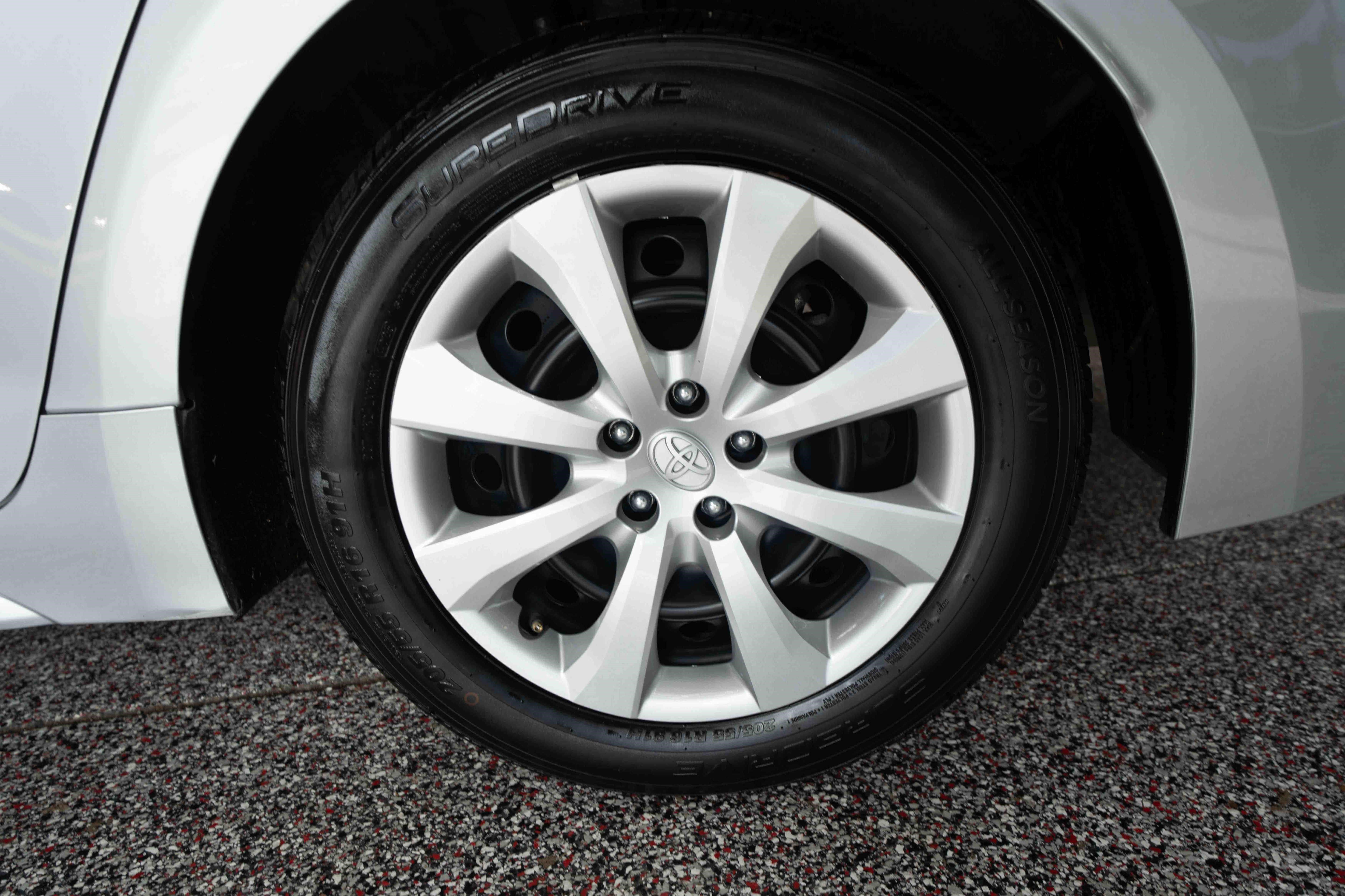 Used 2025 Toyota Corolla LE FWD image 28
