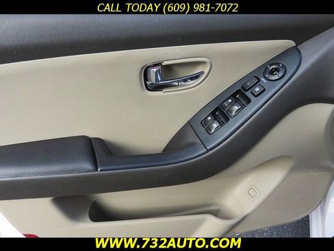 Used 2010 Hyundai Elantra GLS image 17