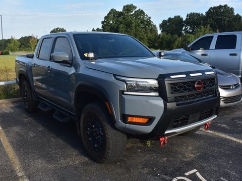 Used 2025 Nissan Frontier PRO-4X AWD/4WD image 3