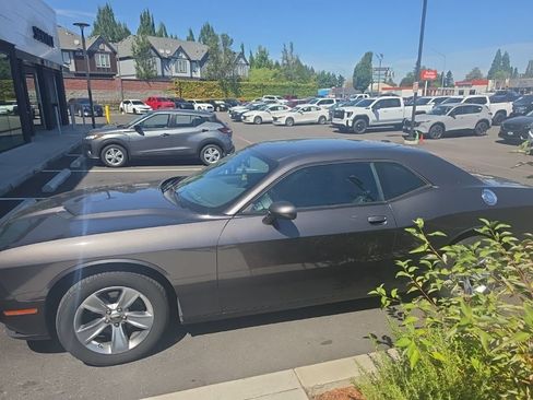 Used 2017 Dodge Challenger SXT RWD image 6