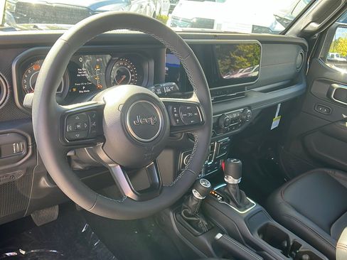 New 2025 Jeep Wrangler Unlimited Rubicon image 21