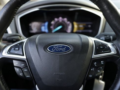 Used 2014 Ford Fusion SE w/ Equipment Group 202A image 11