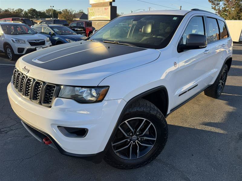 Used 2017 Jeep Grand Cherokee Trailhawk AWD/4WD image 2