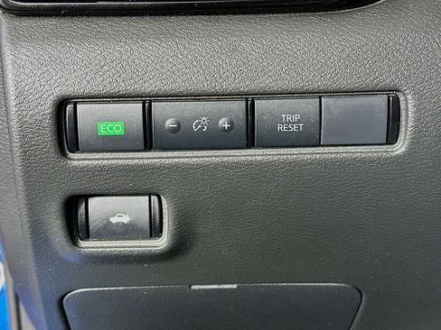 Used 2024 Nissan Sentra SV FWD image 16