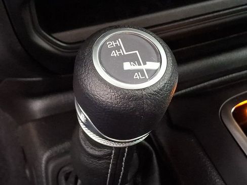 Used 2025 Jeep Gladiator Sport image 25