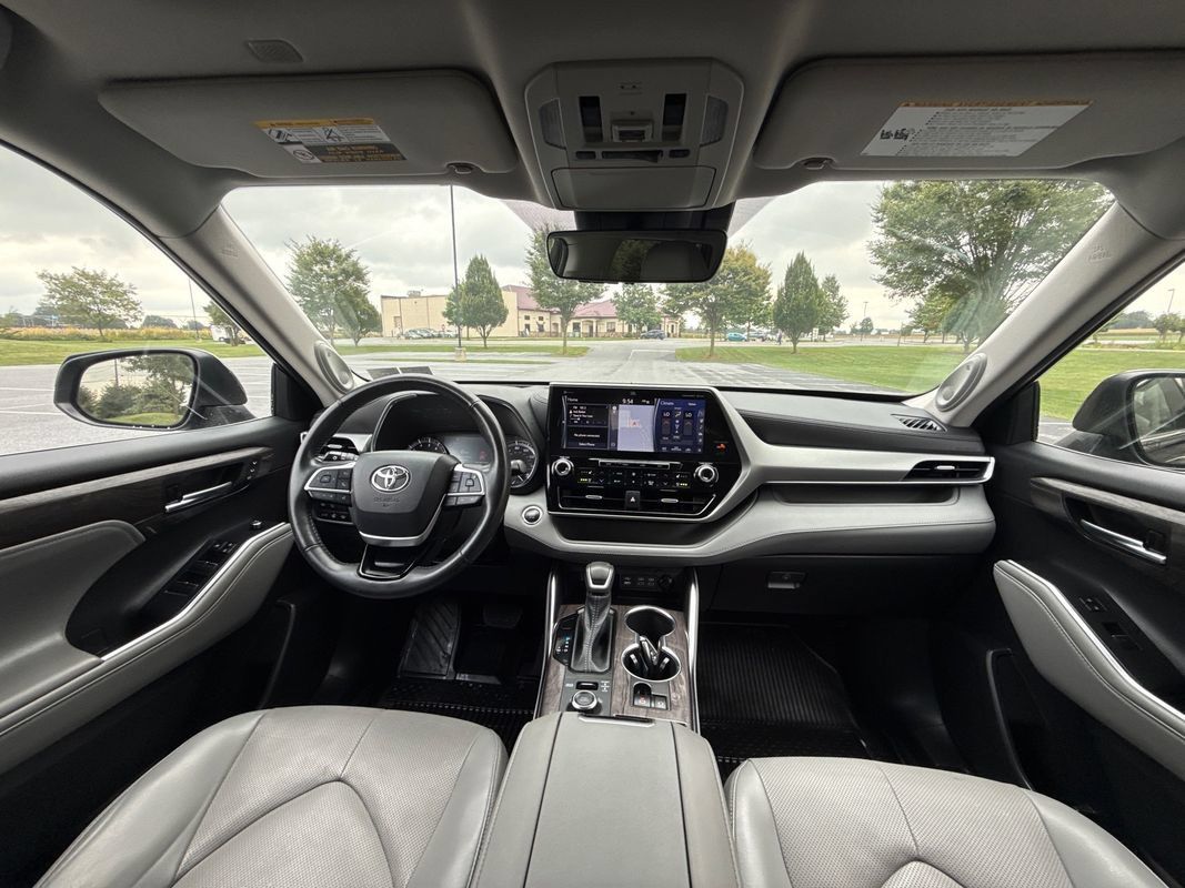 Used 2022 Toyota Highlander Platinum AWD/4WD image 17