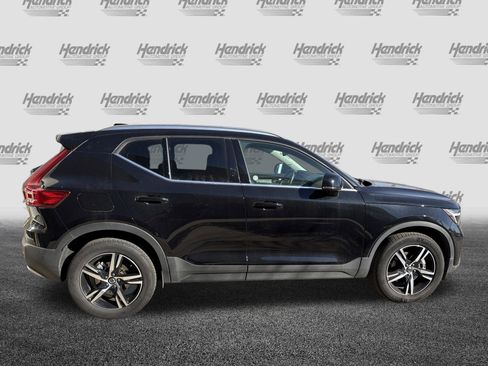 Used 2025 Volvo XC40 B5 Core image 11