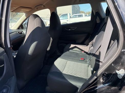 Used 2018 Nissan Rogue S image 13