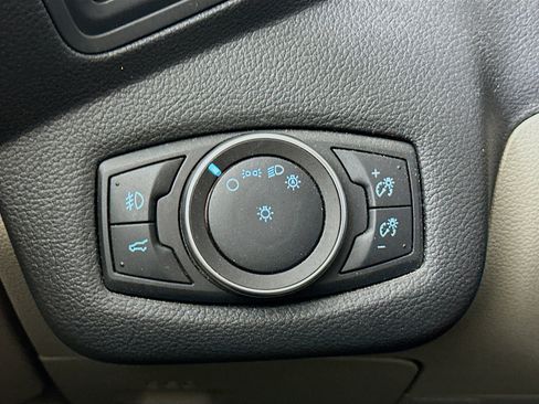 Used 2018 Ford Escape SE image 16