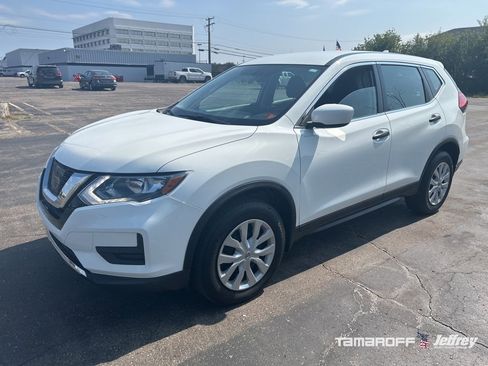 Used 2017 Nissan Rogue S image 2