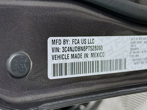 Used 2023 Jeep Compass Latitude w/ Sun and Sound Group AWD/4WD image 35