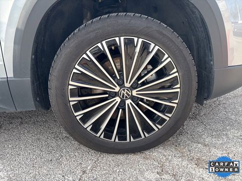 Used 2025 Volkswagen Taos SE image 41