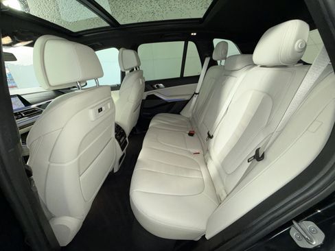 Used 2021 BMW X5 xDrive40i w/ M Sport Package image 25