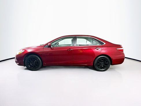 Used 2015 Toyota Camry LE image 4