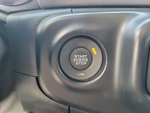 Certified 2021 Jeep Gladiator Mojave image 13