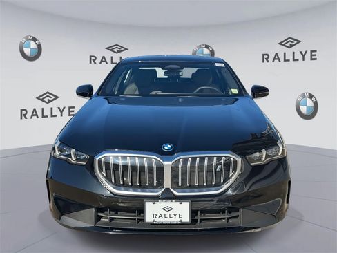 Certified 2024 BMW i5 eDrive40i w/ Convenience Package image 2