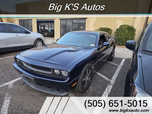Used 2013 Dodge Challenger SXT image 3
