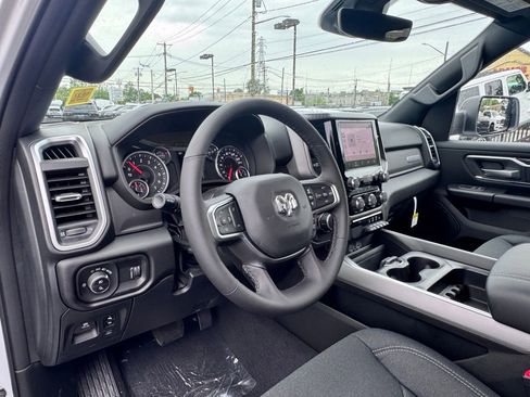 New 2026 RAM 1500 4x4 Crew Cab image 13