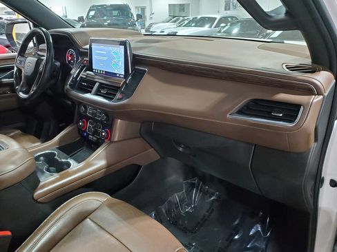 Used 2021 Chevrolet Suburban High Country w/ Premium Package RWD image 14